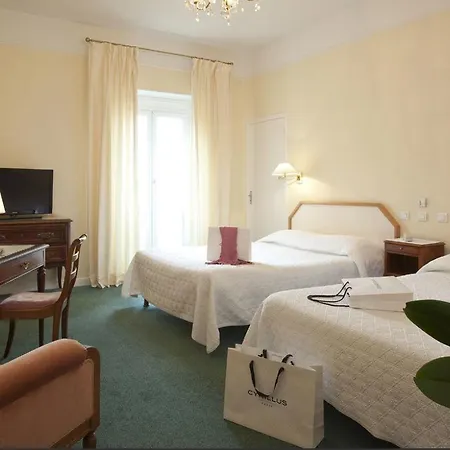 Hotel Logis Royal Saint-mart 3*