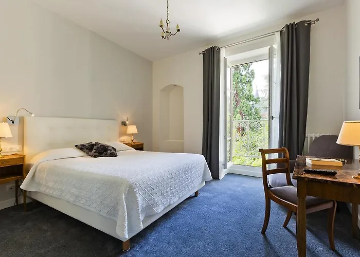 Logis Royal Saint-mart Hotel