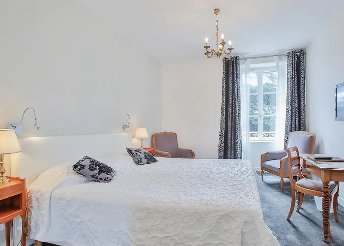 Logis Royal Saint-mart Hotel