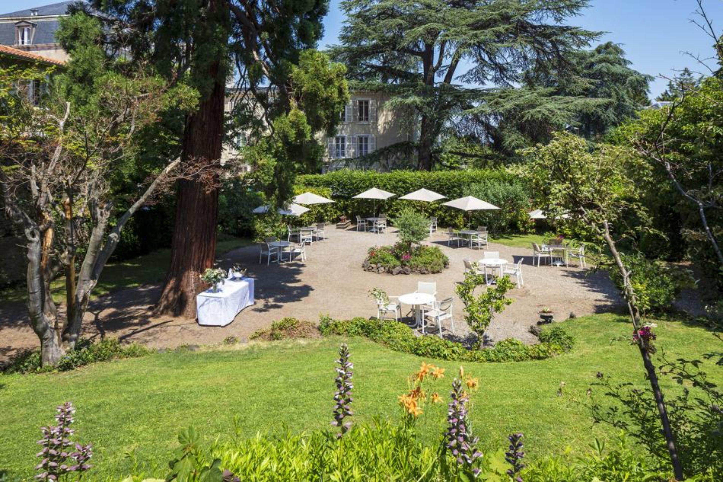 Hotel Logis Hotel Royal Saint-Mart Royat, France - réserver maintenant ...